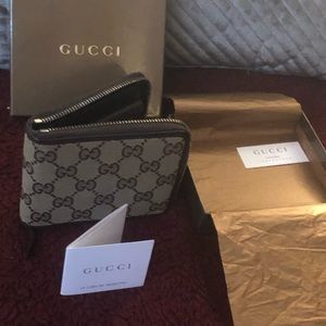 Authentic Gucci Zipper Wallet